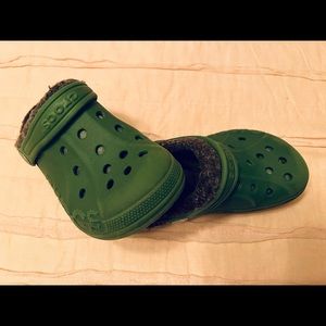 Kids Green Warm Lined Crocs Sz 10/11
